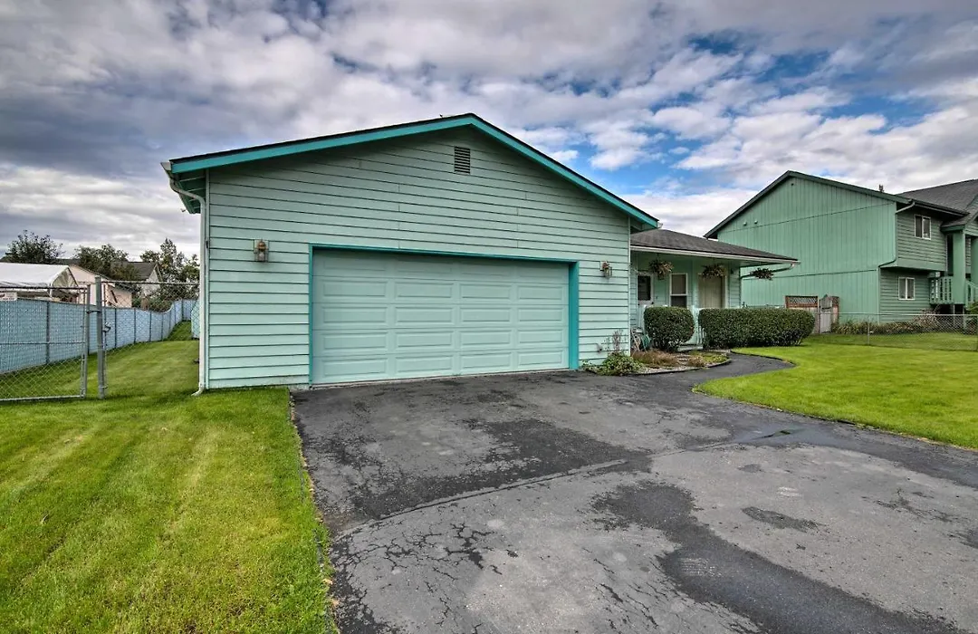 Quaint Ranch Home With Yard In Midtown Anchorage!-1