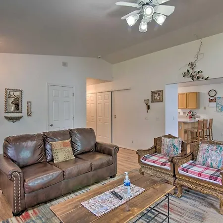 Quaint Ranch Home With Yard In Midtown Anchorage!-2