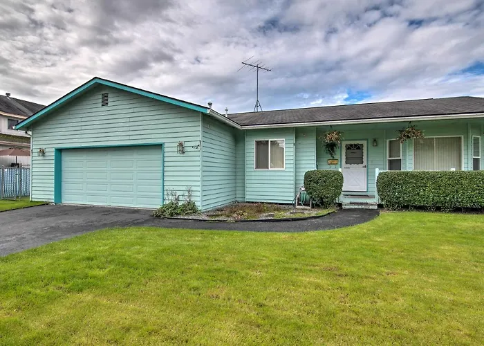 Quaint Ranch Home With Yard In Midtown Anchorage!